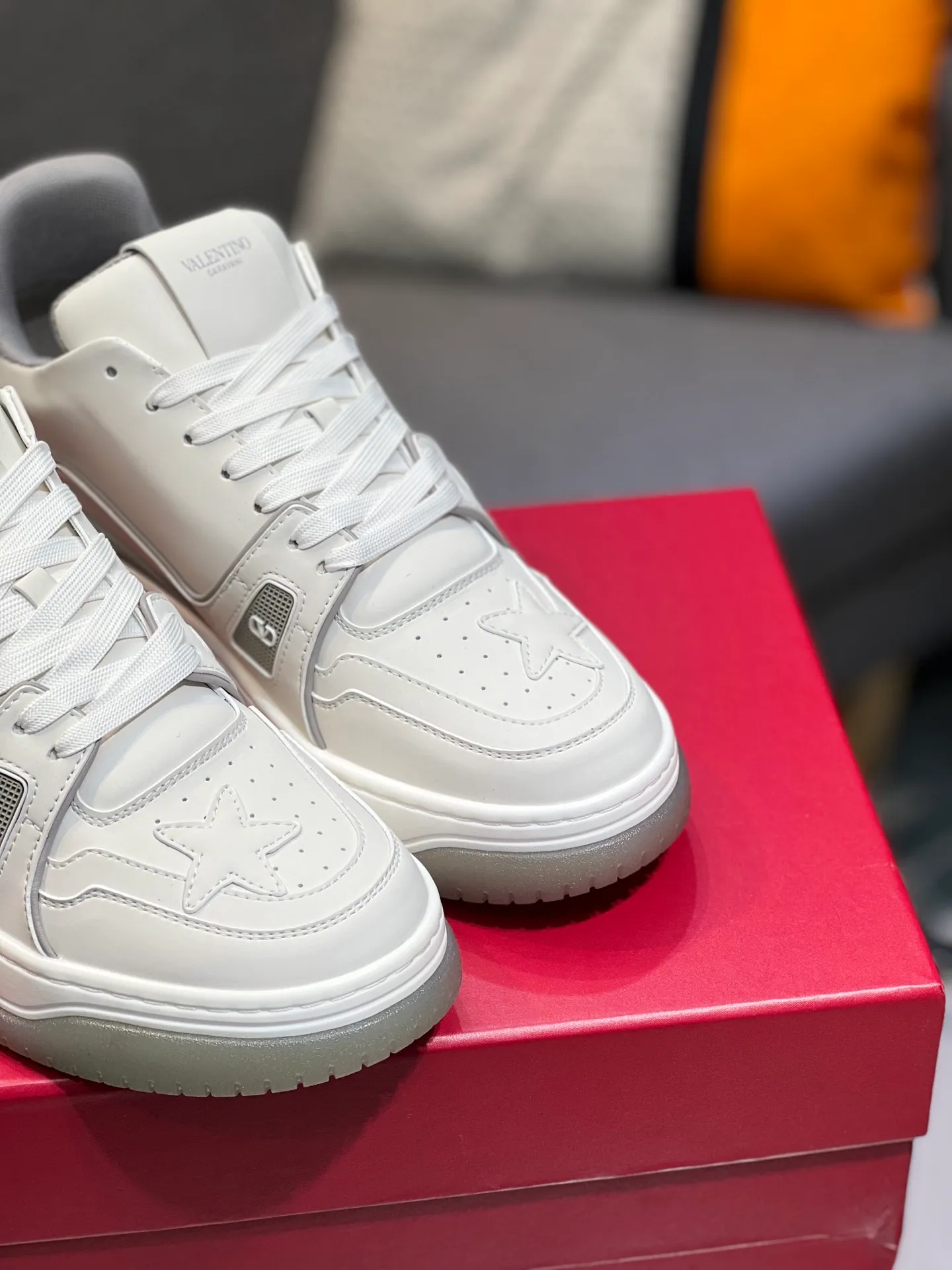 Men's Men's Shoes 💰660 Valentino 2023 early autumn new star shoes are now online! Wang Hedi and Ren Jialun have been worn by many celebrities. Who can refuse the same couple shoes as Wang Hedi! The design of Stars Stab My Heart is cool and spicy. The material of the shoes is cowhide, and every color is beautiful! Size 35-40, men’s size 39-44 (women’s 41, men’s 38, 45🉑️customized)
